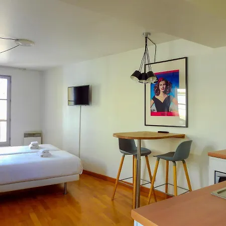 Appartamento Charmant Studio Dans Un Immeuble 5 *